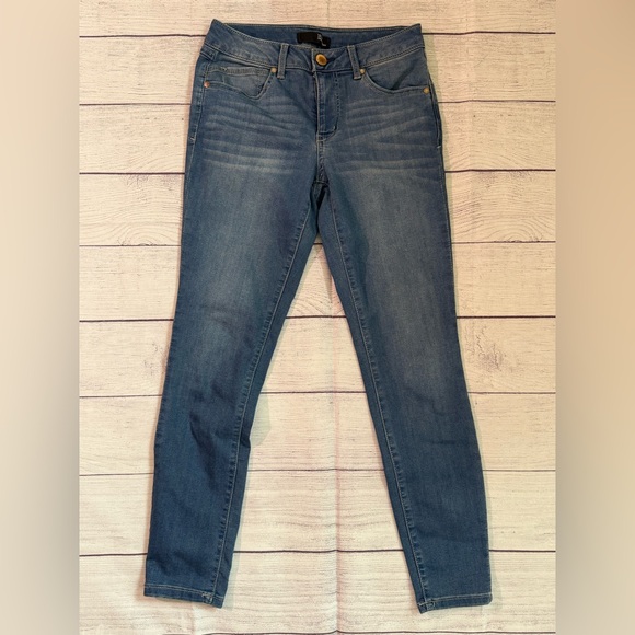 1822 Denim Skinny Jeans women’s size 6 light/medium wash stretch - Picture 1 of 9
